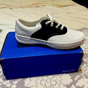 School Day Keds Girls Navy and White new in box 6